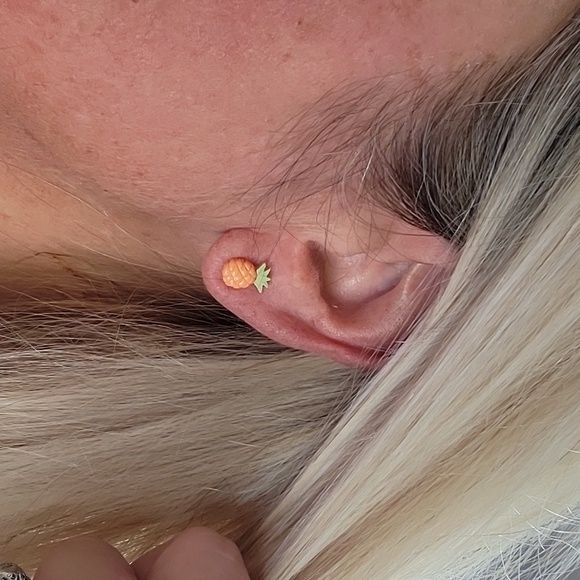 🔥LAST PAIR🔥 POTTERY PINEAPPLE STUD EARRINGS - Picture 1 of 6